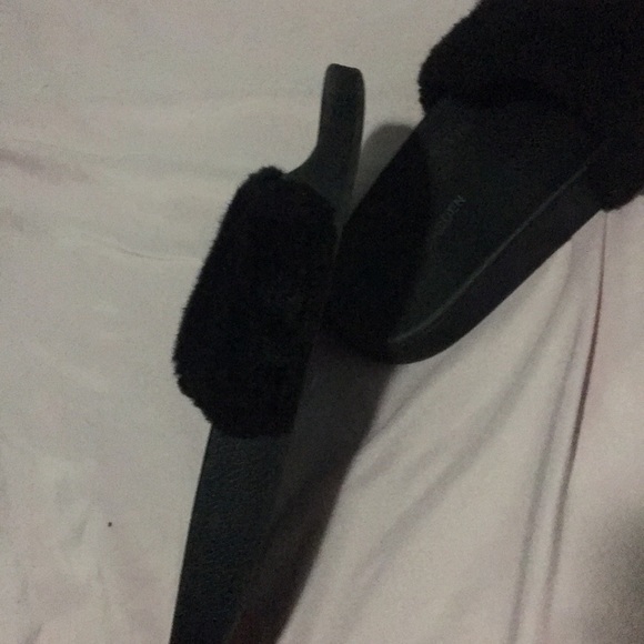 black fuzzy slides(Steve Madden) - Picture 4 of 5